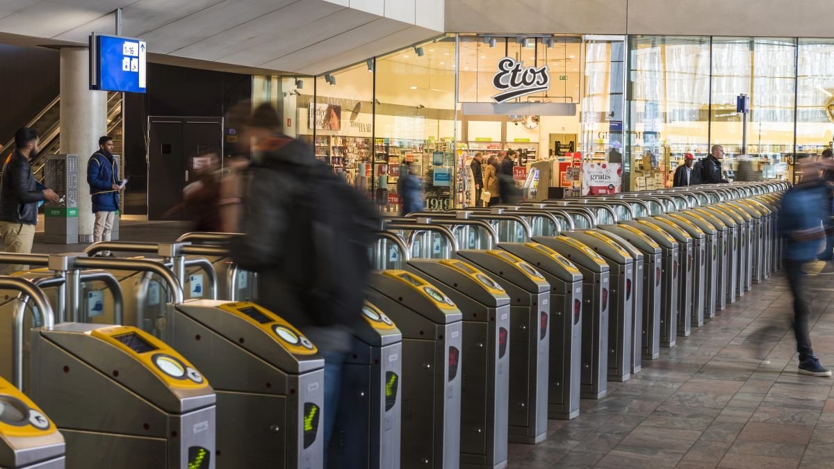 Weekly regional transport strikes begin, to run until Christmas