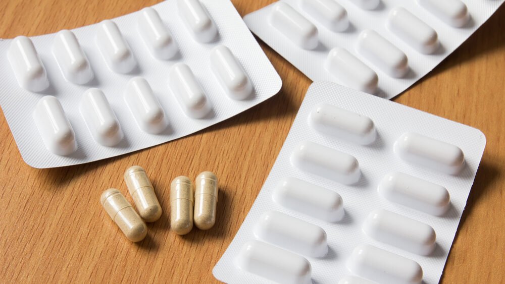 Police shut 30 web shops linked to counterfeit pill deaths
