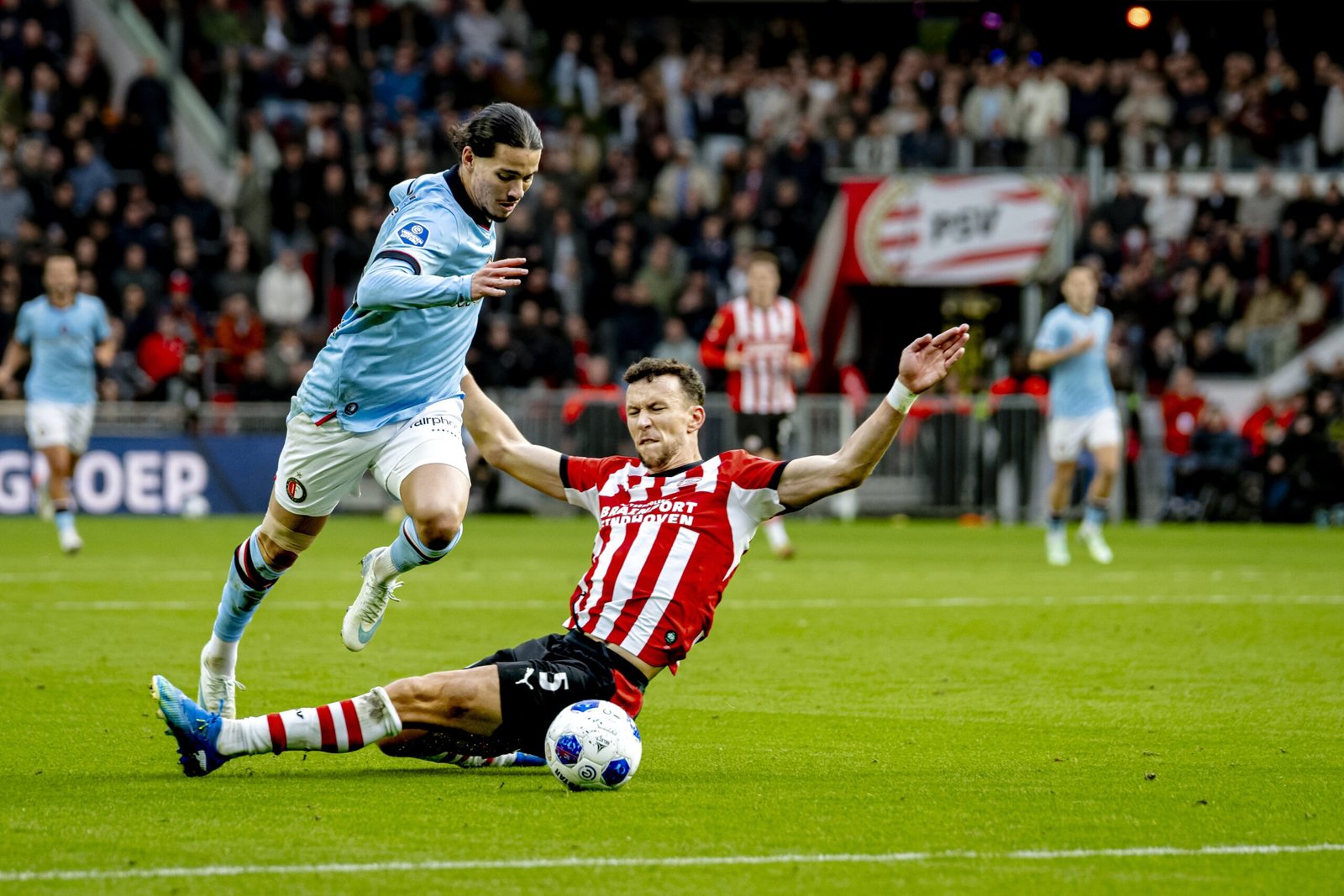 Bosz frustrated as Feyenoord hold PSV to 1-1 draw in Eindhoven