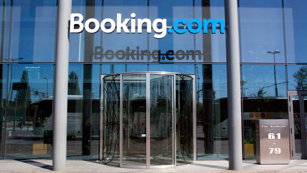 Booking can compel staff to spend two days in the office: court