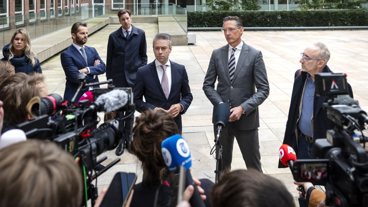 “No movement” in cabinet talks amid left-right stalemate