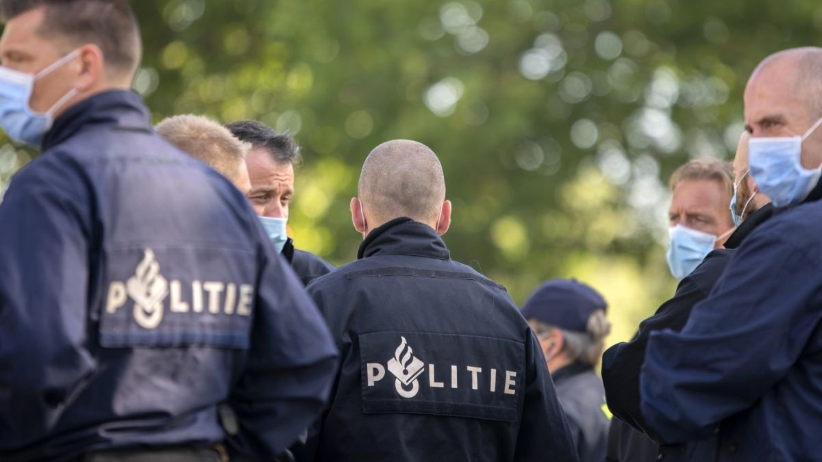 Seven Rotterdam police officers to face trial over arrest death